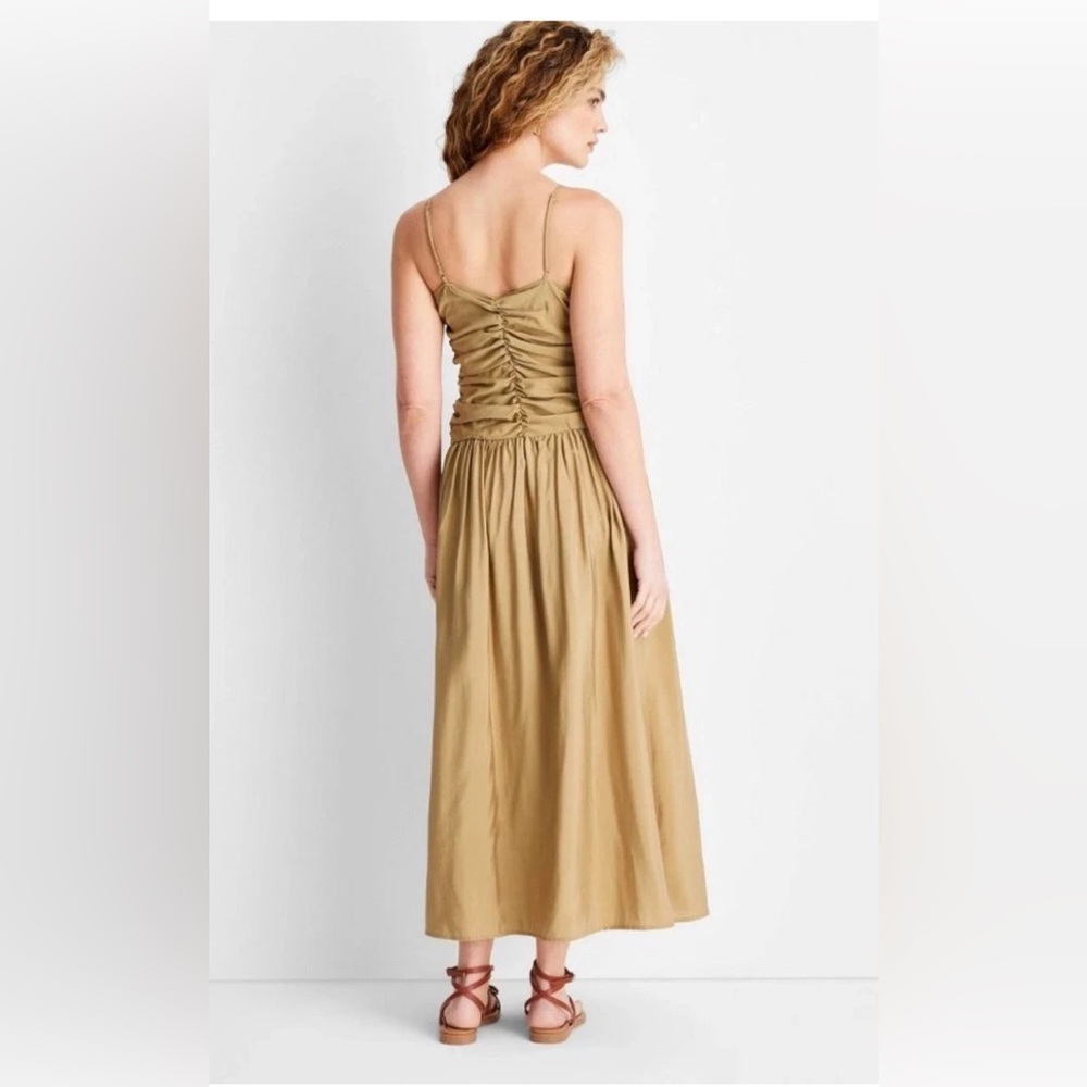 🤎 Women’s Ruched Midi Tank Dress – Future Collective
Khaki | M | NWT - Picture 2 of 11